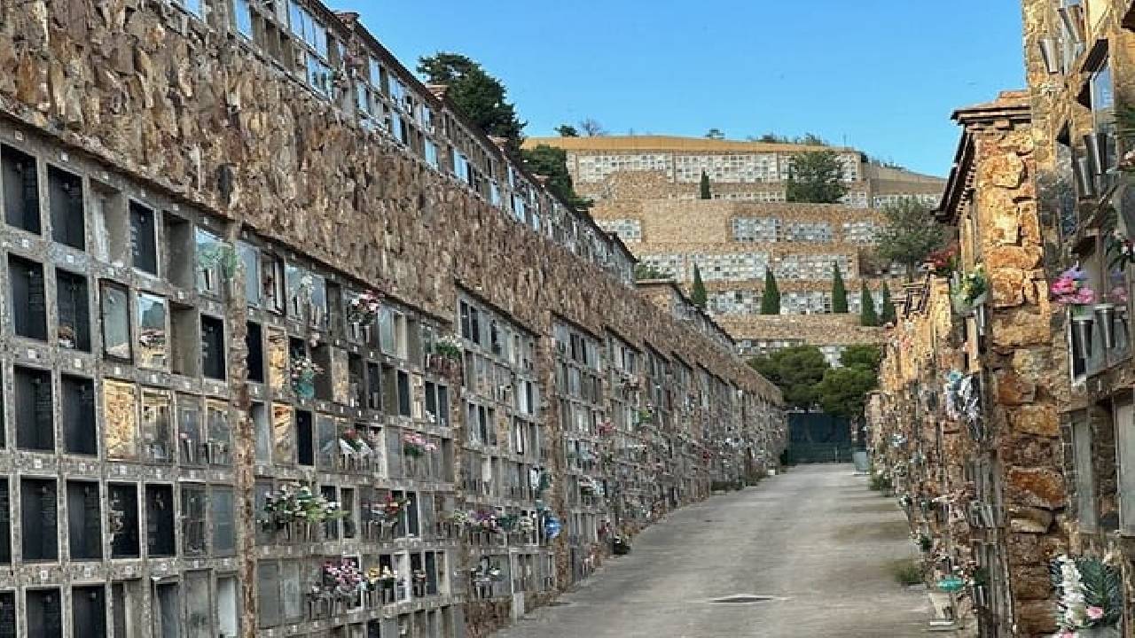 Montjuïc Cemetery Walking Tour – Hidden Art, History & Views