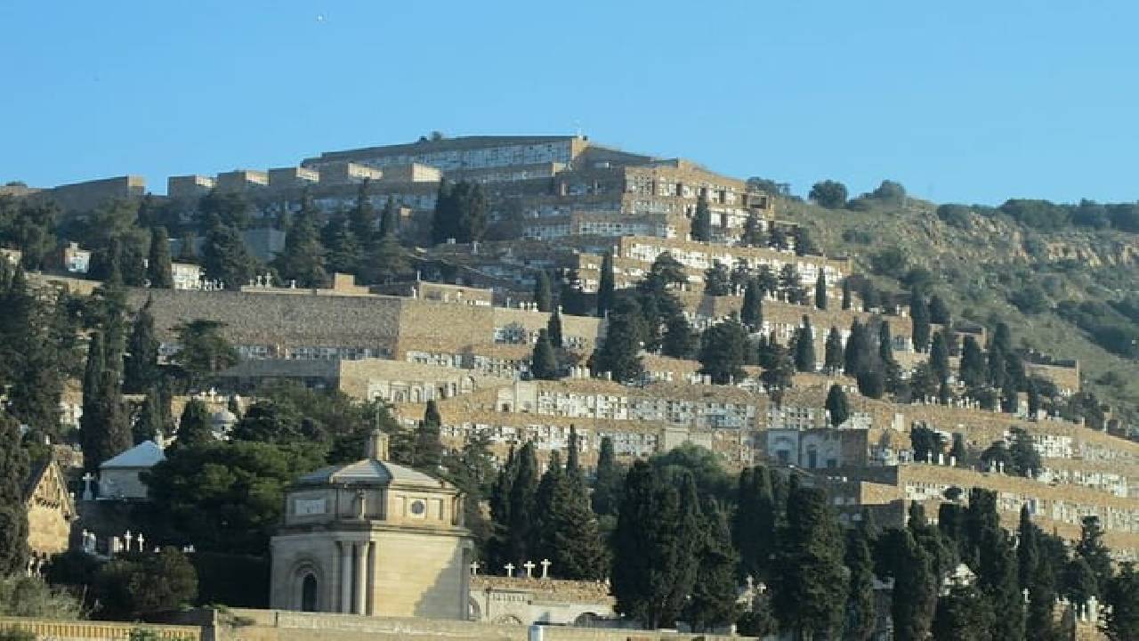 Montjuïc Cemetery Walking Tour – Hidden Art, History & Views