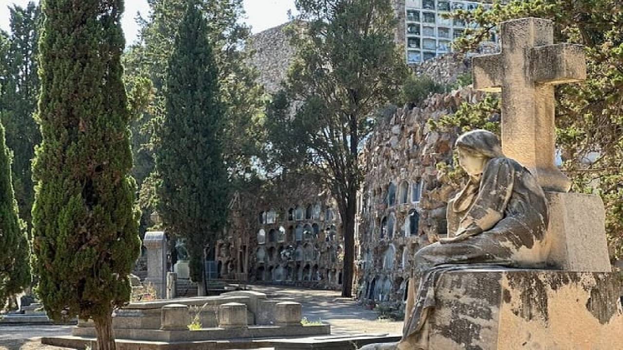 Montjuïc Cemetery Walking Tour – Hidden Art, History & Views