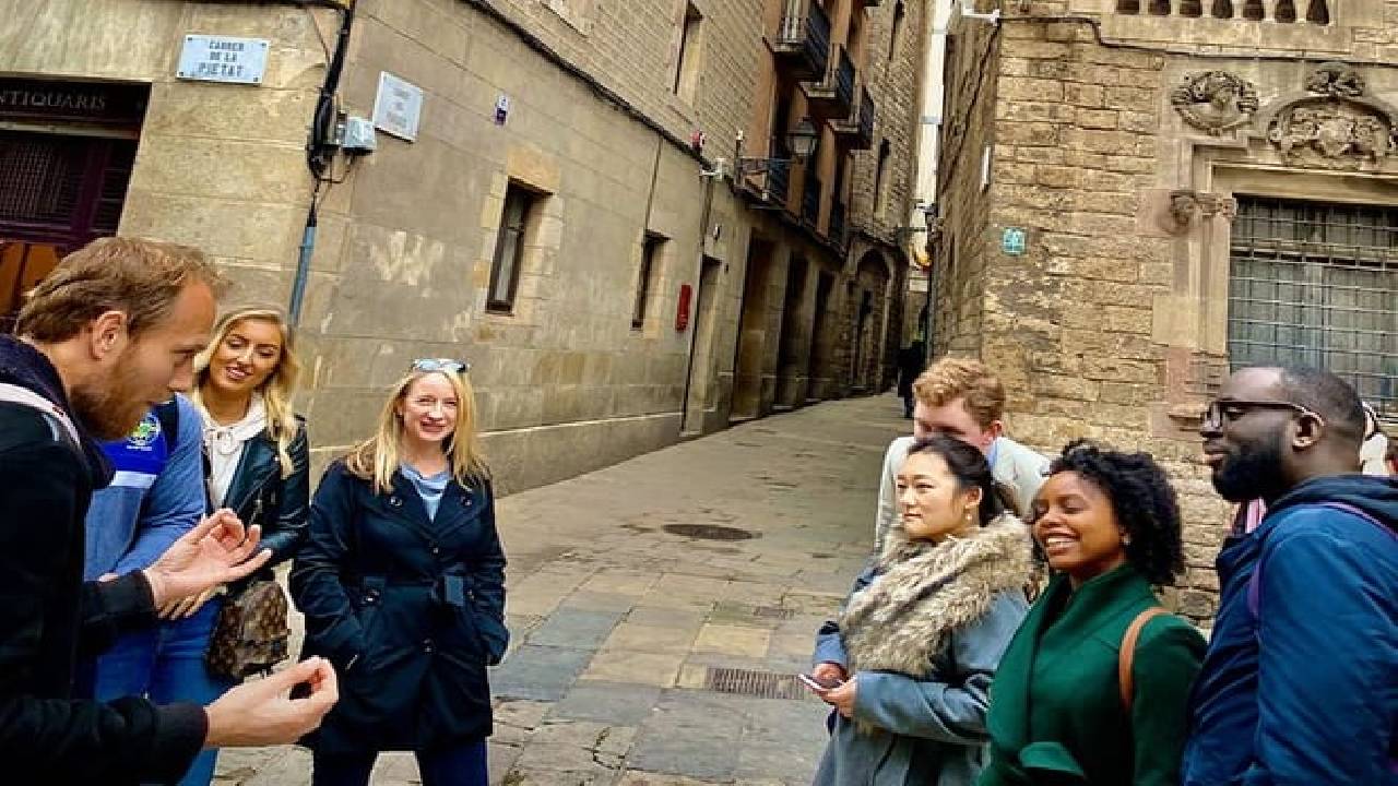 Private Tour Barcelona Highlights: Old Town + Gaudi Buildings