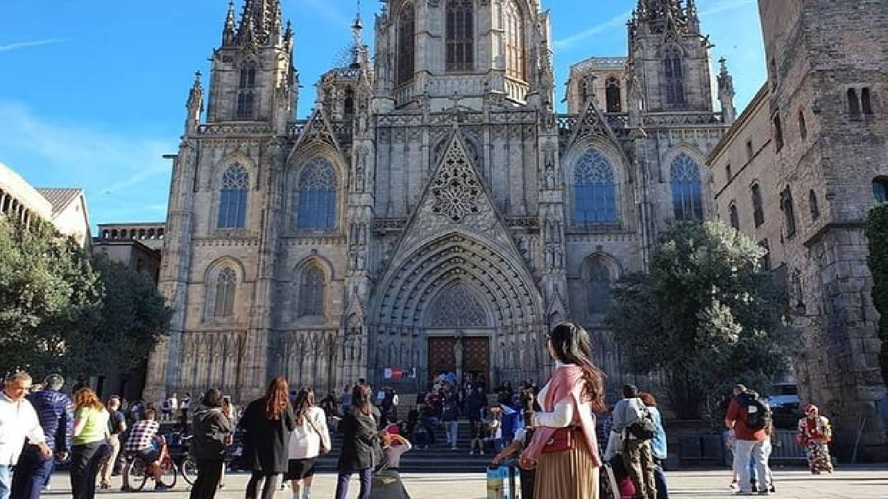 Private Tour Barcelona Highlights: Old Town + Gaudi Buildings