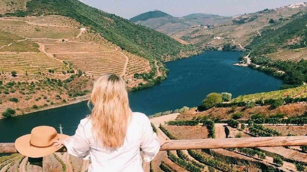 Wine Venture and Boat Trip in Douro Valley from Porto
