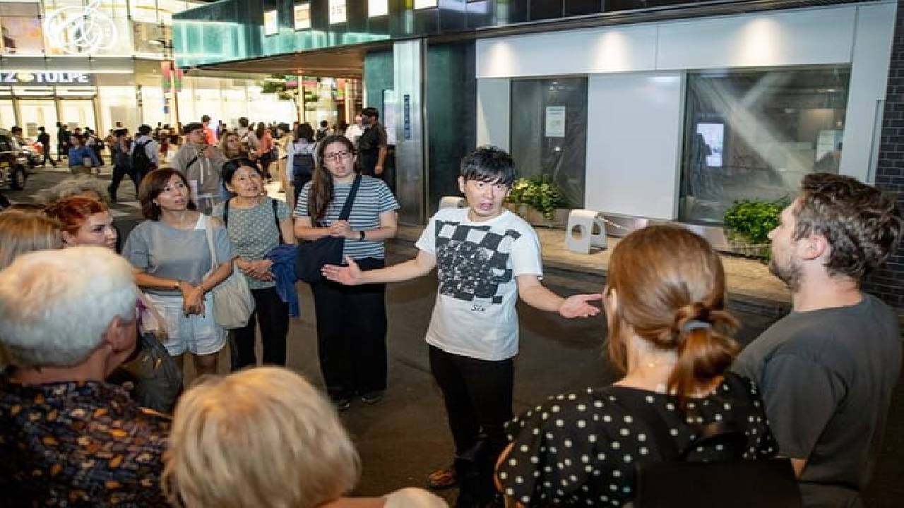 Night Walking Tour in Shinjuku