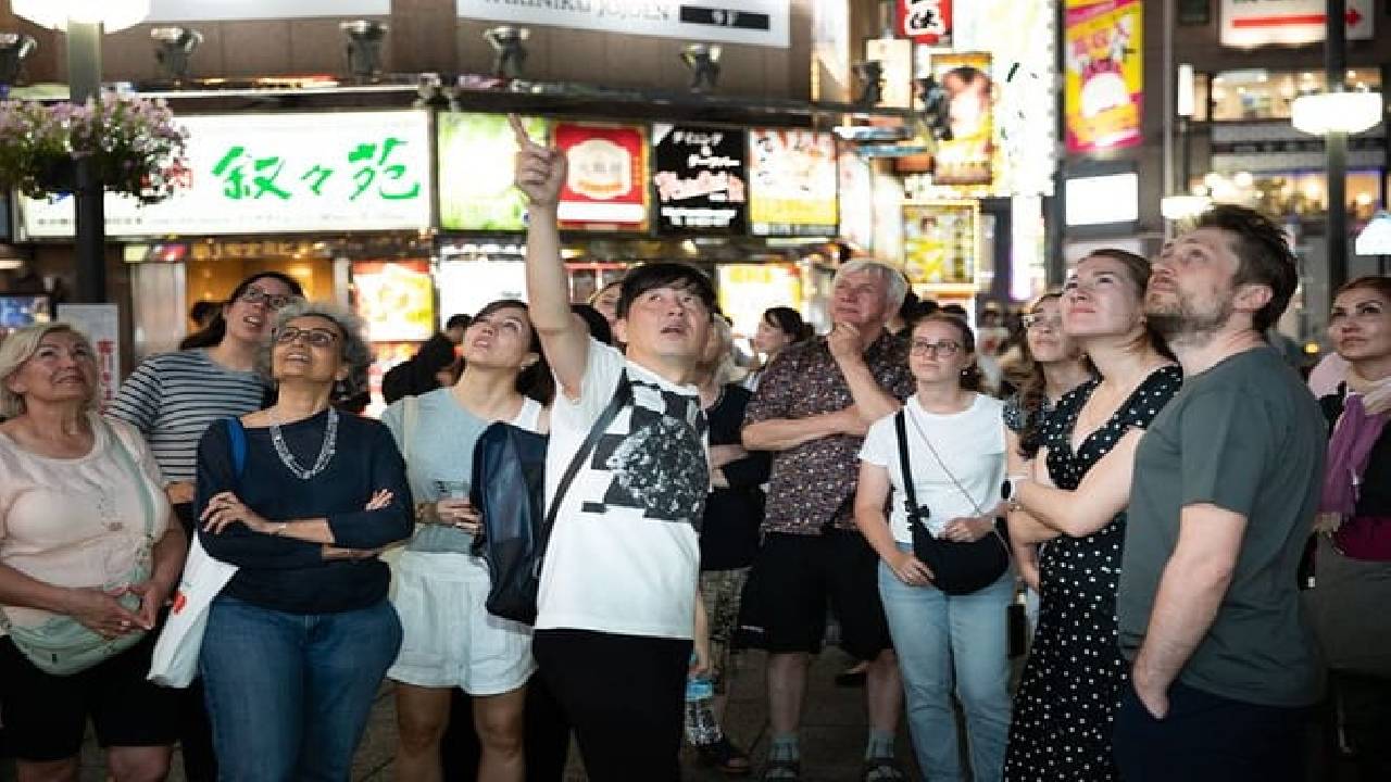 Night Walking Tour in Shinjuku