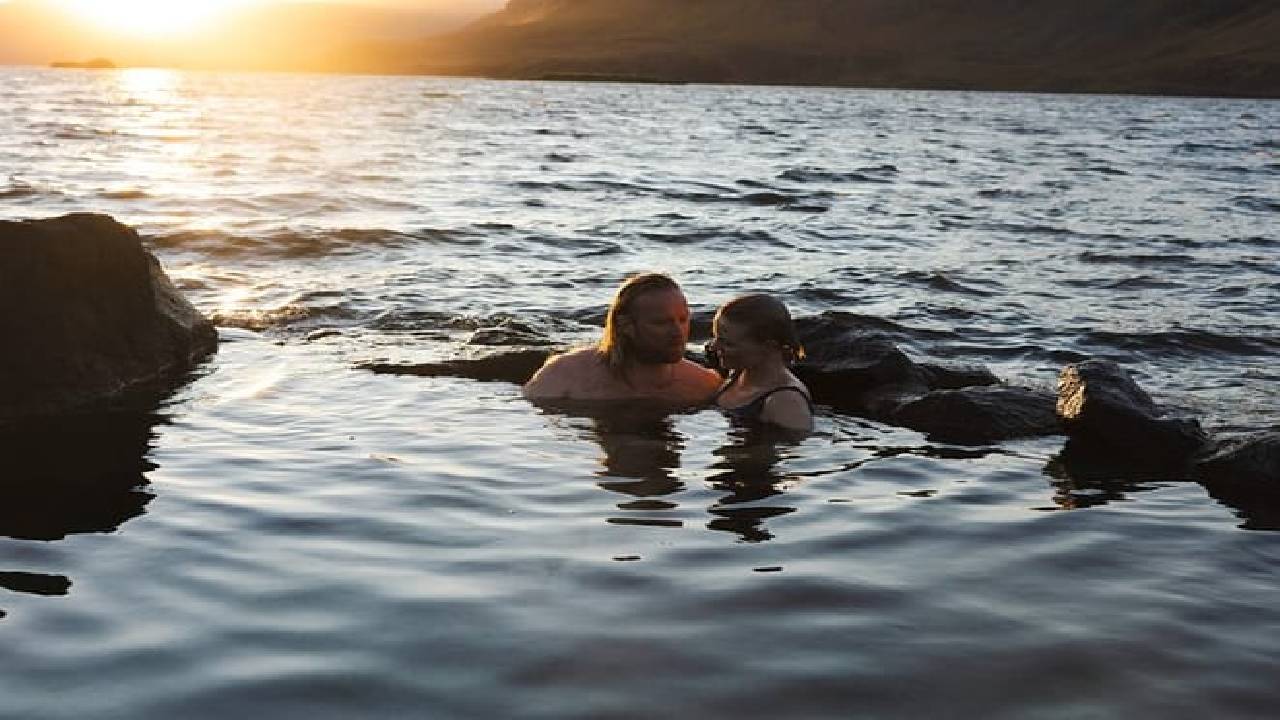 Hvammsvik Hot Springs Round Trip with ENTRY FEE & 3h Driver Wait