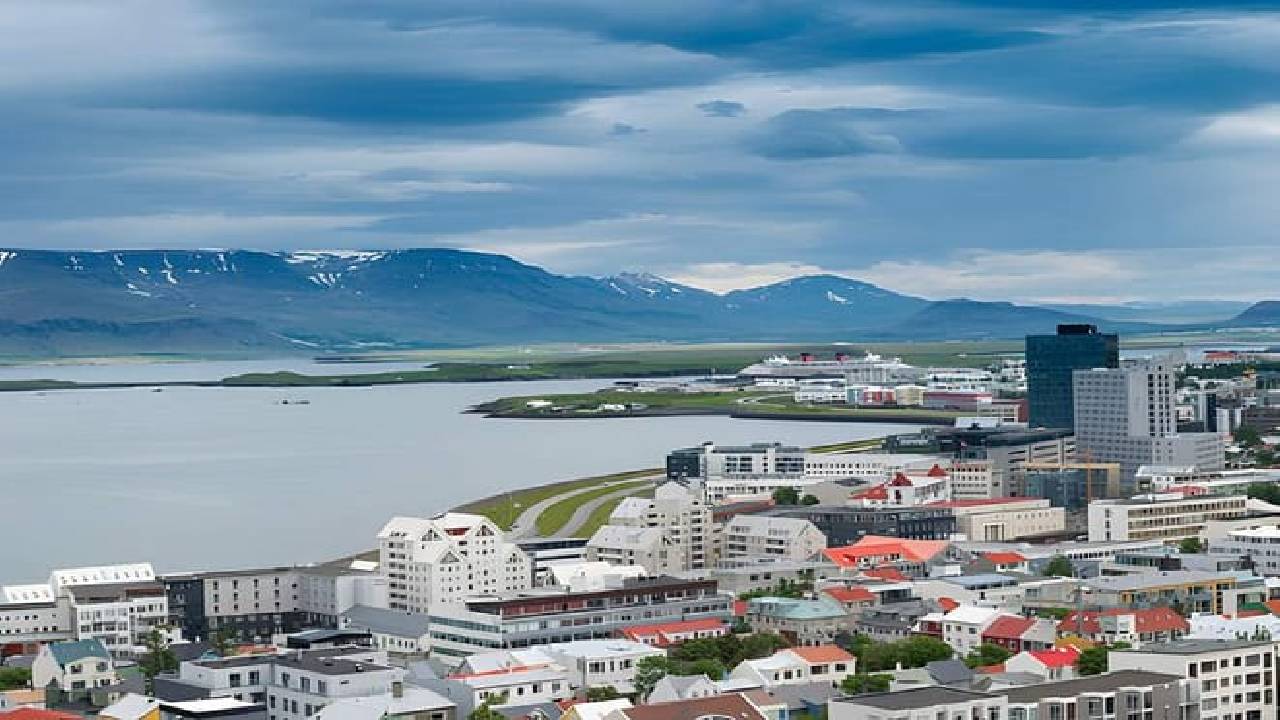 Reykjavik: Private Cruise Terminal To/From Hotel Transfer