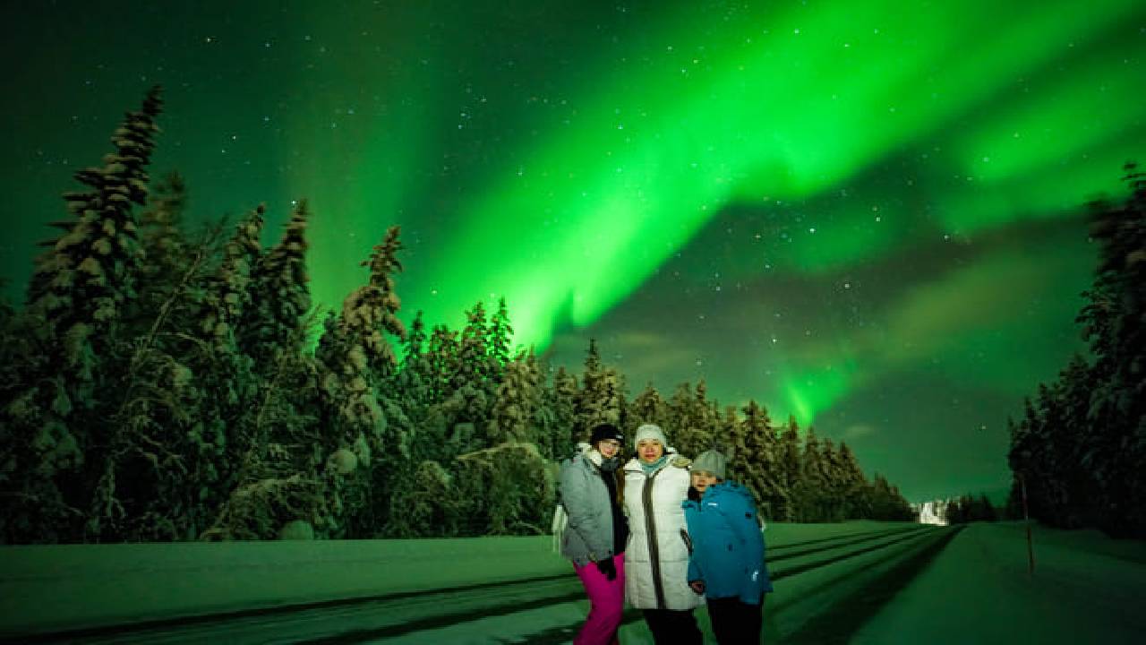 Family-Friendly: Northern Lights Adventure from Rovaniemi