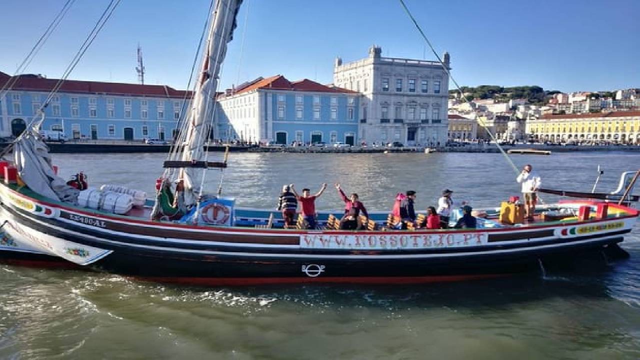 Lisbon Traditional Boats - Express Cruise - 45min 