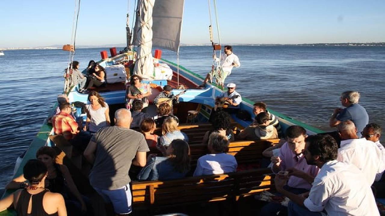Lisbon Traditional Boats - Guided Sightseeing Cruise