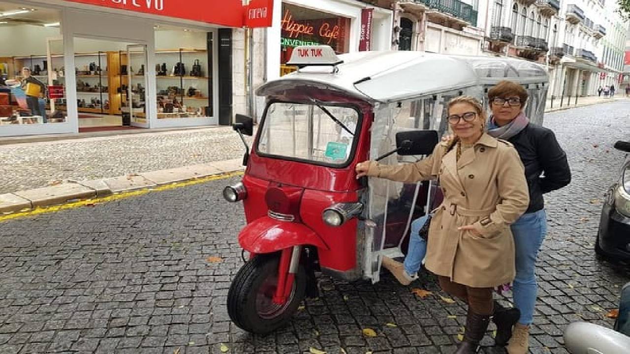 Private guided tour to 7 Colinas and Belém in an electric Tuk Tuk with 4 hours