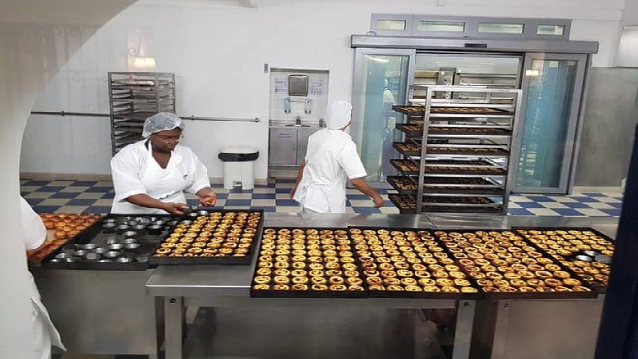 Private guided tour to 7 Colinas and Belém in an electric Tuk Tuk with 4 hours