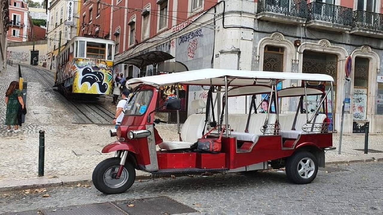 Special Guided Tour of Tuk Tuk Lisbon Historic 2 Hours