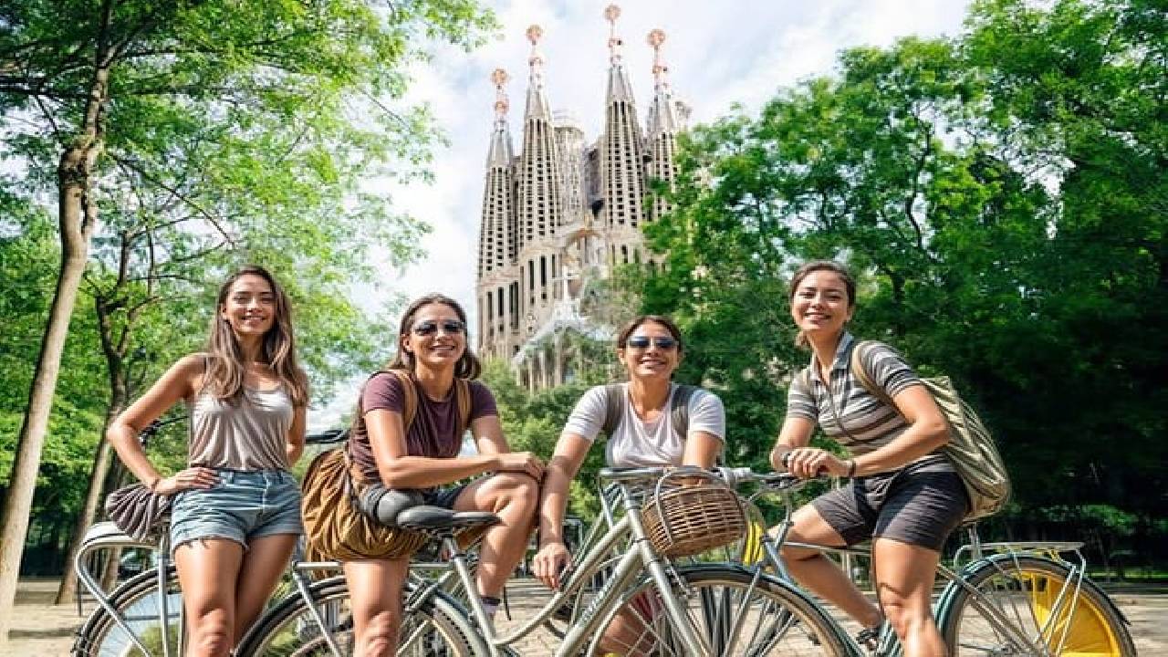 Barcelona Private Bike/eBike Tour & Sagrada Familia Tickets