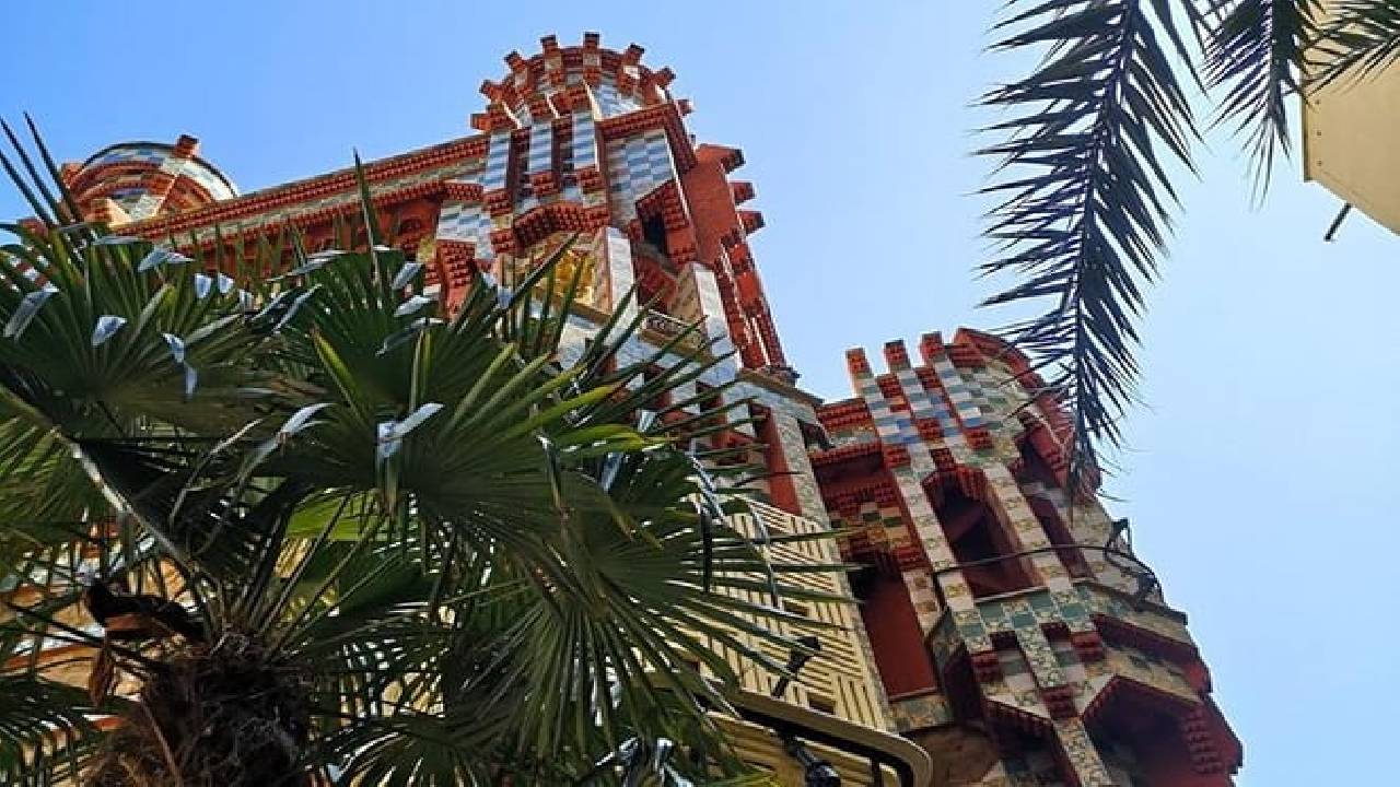 Gaudi houses Private Tour: La Pedrera & Casa Vicens Skip-the-Line