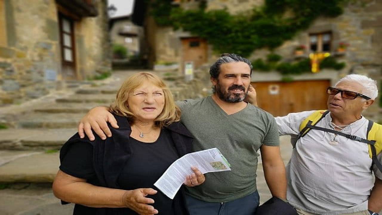 Girona, Medieval Villages & Lunch with Lake Views from Barcelona