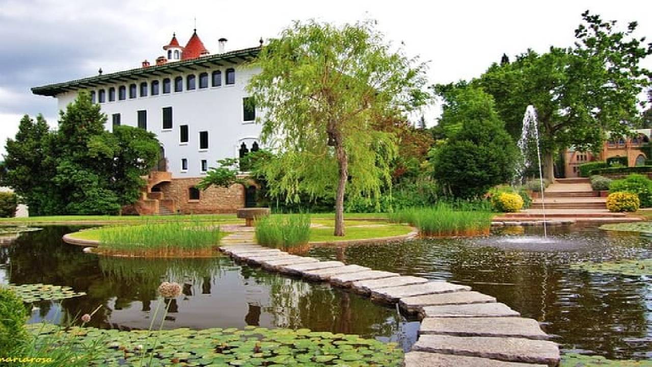 Montserrat Private Day Trip with Codorniu Cava Cellar Tasting