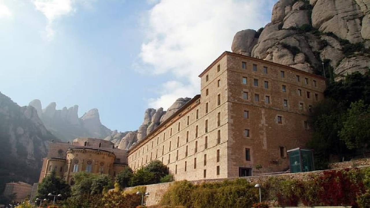 Montserrat Private Day Trip with Codorniu Cava Cellar Tasting