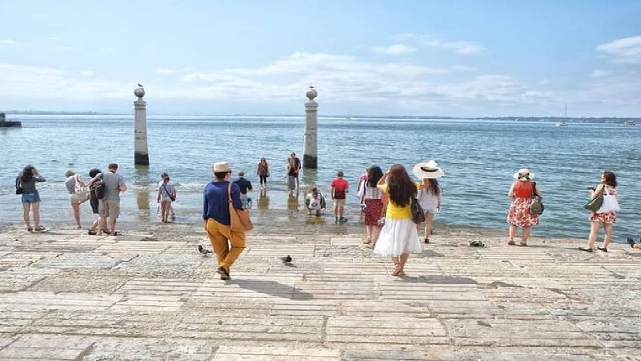 Lisbon Like a Local Private Tour - Avoid the Tourist Route