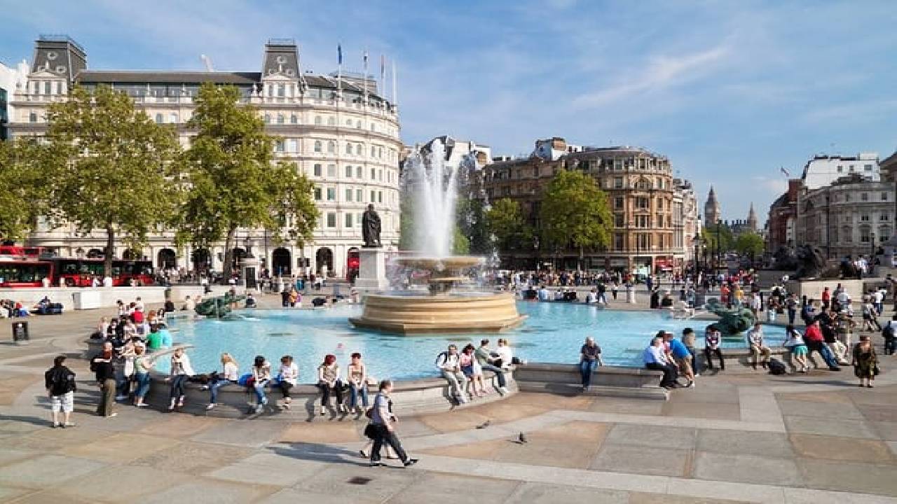 London Private Walking Tour: Notting Hill, Highlights & Markets 