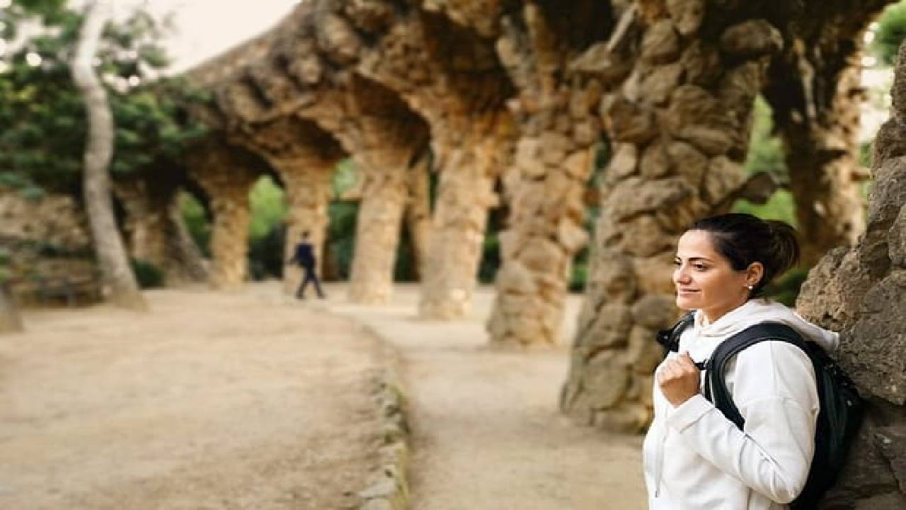 2-Day Tour: Gaudi & Sagrada Familia + Montserrat & Winery 