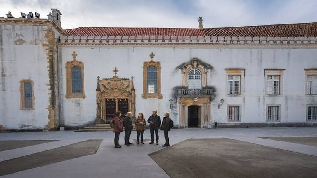 Fatima and Coimbra Religious Tour: Private Day Trip from Lisbon