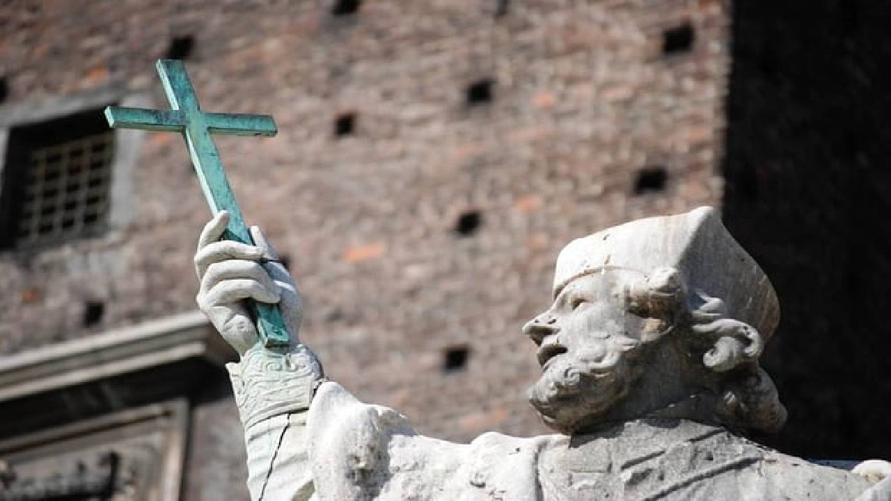 Highlights of Milano Private Walking Tour: Duomo, Castle & Gelato