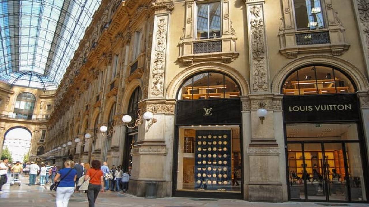 Highlights of Milano Private Walking Tour: Duomo, Castle & Gelato