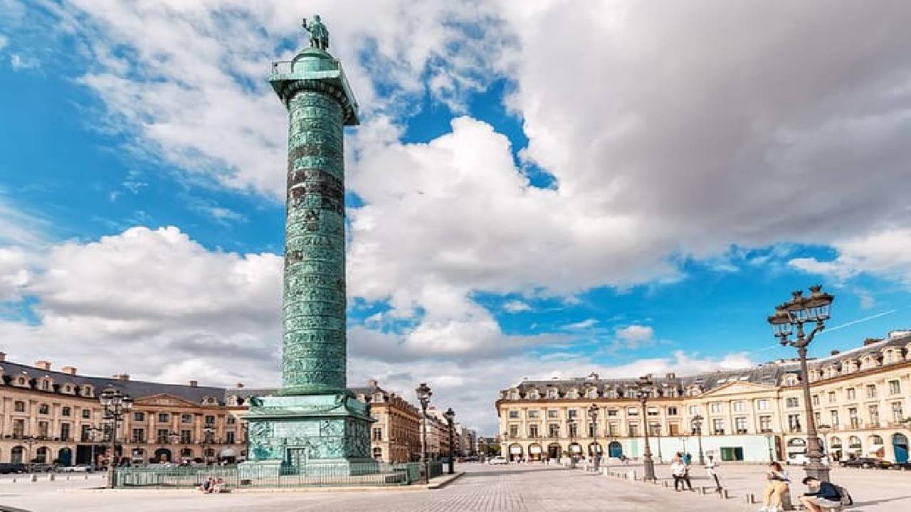 Paris Private Full Day Tour: Montmartre, Sights & Eiffel Tower