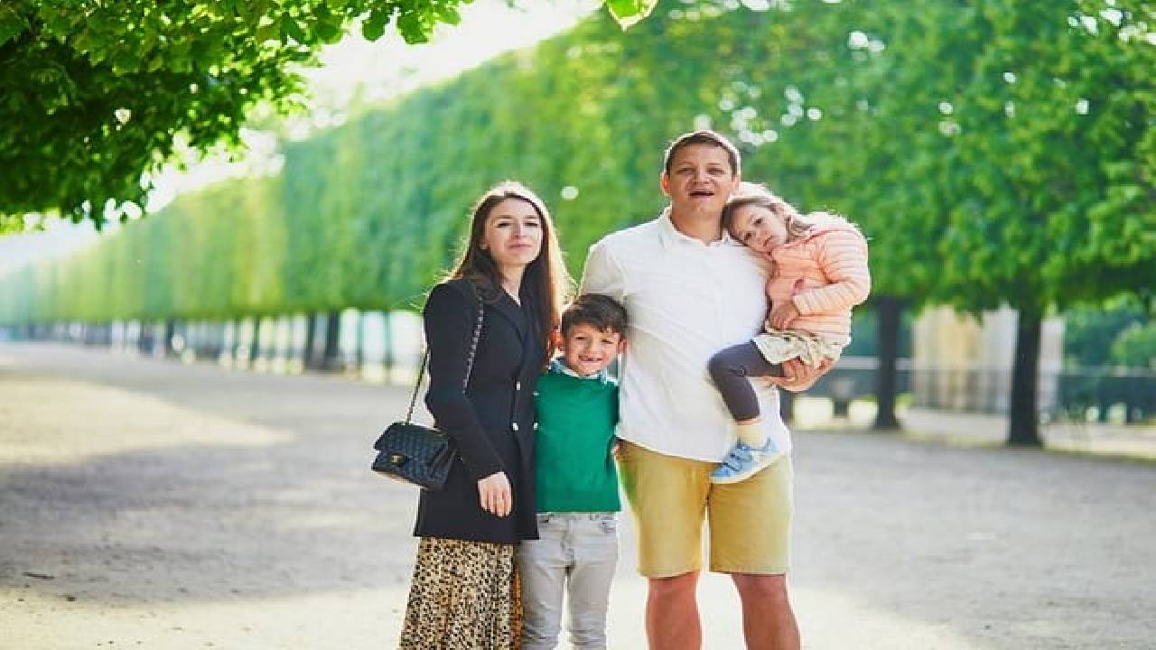 Paris Private Full Day Tour: Montmartre, Sights & Eiffel Tower