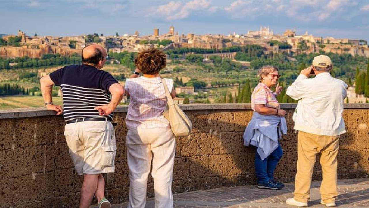 Rome to Orvieto Day Trip by Train with Duomo, Caves and Lunch