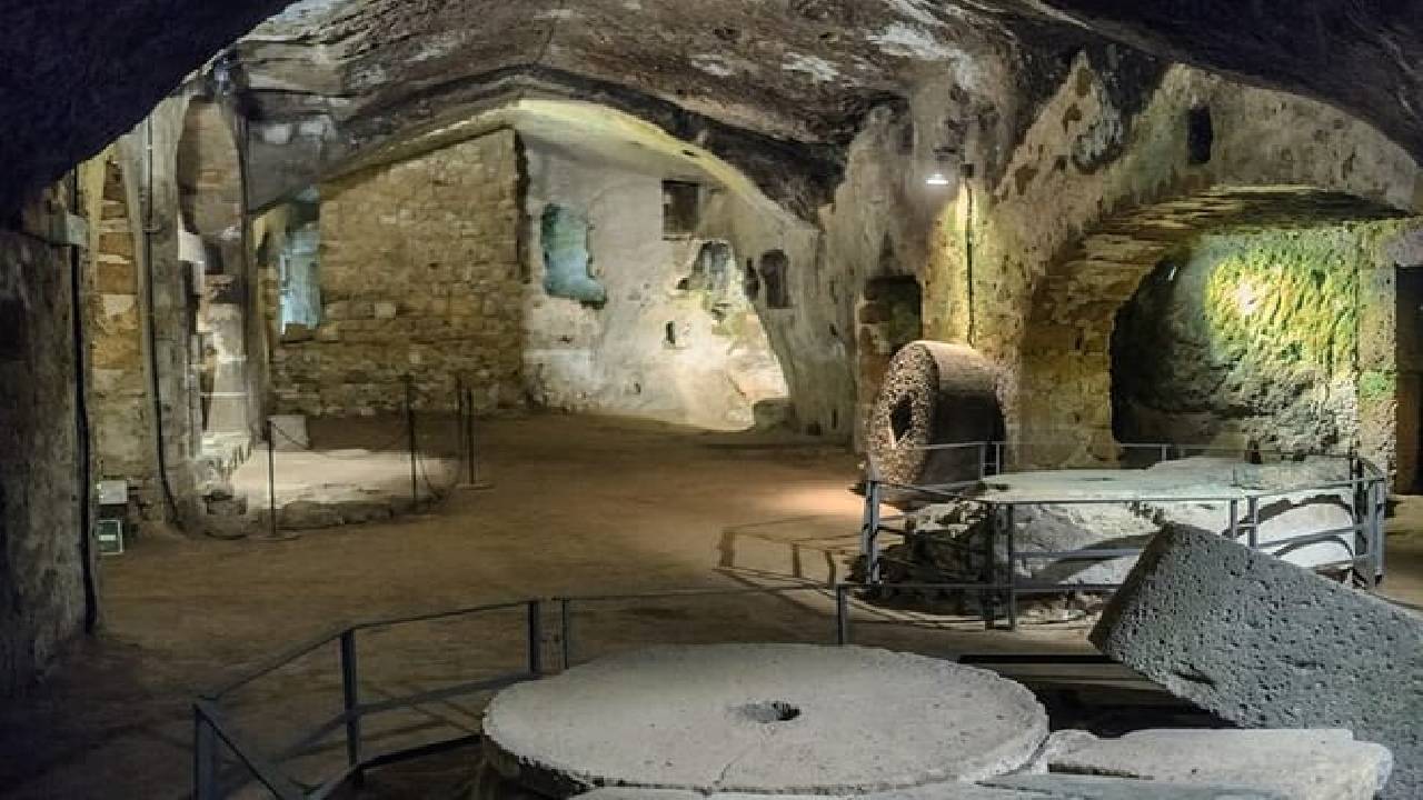 Rome to Orvieto Day Trip by Train with Duomo, Caves and Lunch