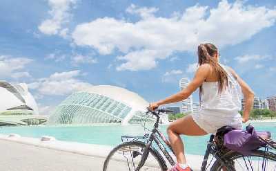 Valencia Private Bikes and E-Bikes Tour With Drinks