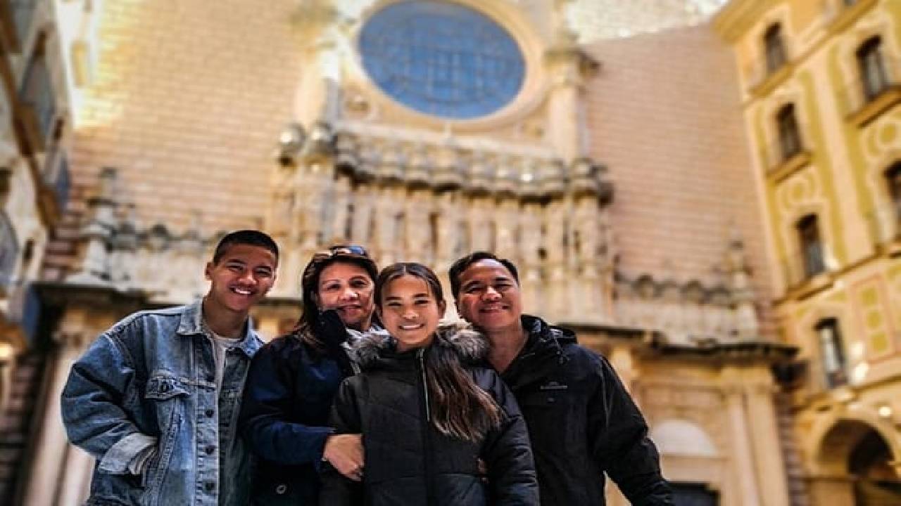 Private Montserrat and Gaudi's Crypt with Hotel Pickup