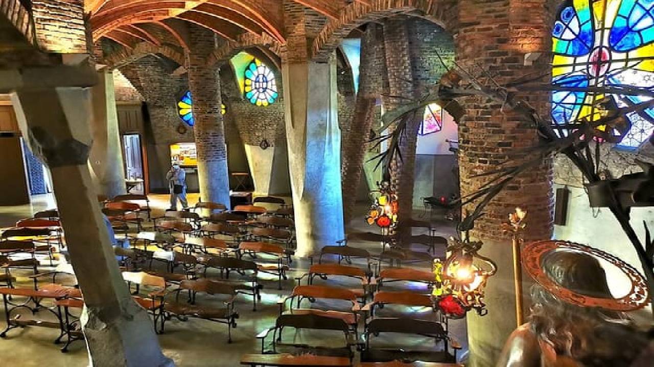 Private Montserrat and Gaudi's Crypt with Hotel Pickup