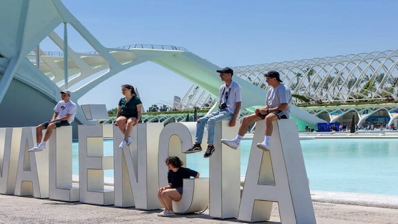 Private Valencia Full-Day Tour - Highlights, Museums & Paella