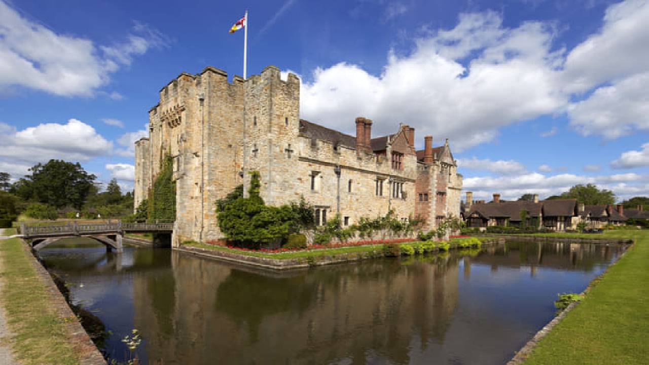 From London: Leeds Castle and Hever Castle Tour Including Entry Tickets