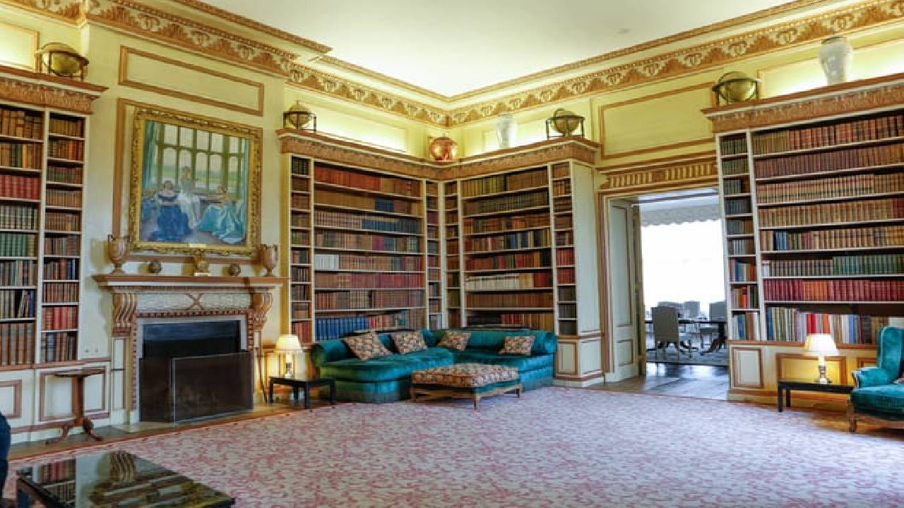 From London: Leeds Castle and Hever Castle Tour Including Entry Tickets