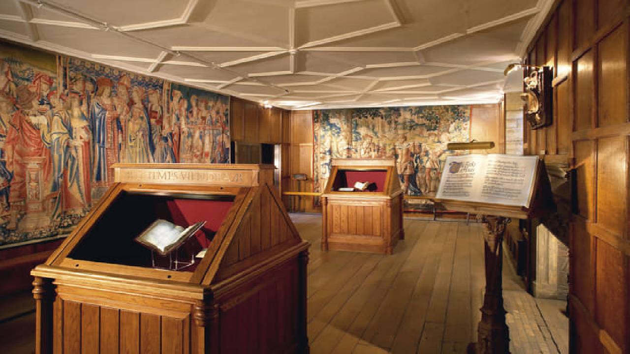 From London: Leeds Castle and Hever Castle Tour Including Entry Tickets