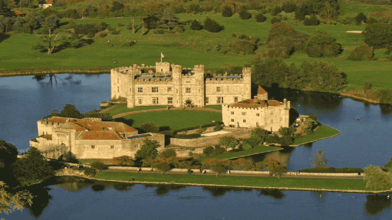 From London: Leeds Castle and Hever Castle Tour Including Entry Tickets