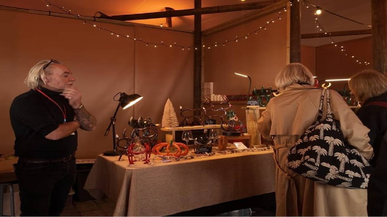 Salisbury and Winchester Christmas Markets Tour from London