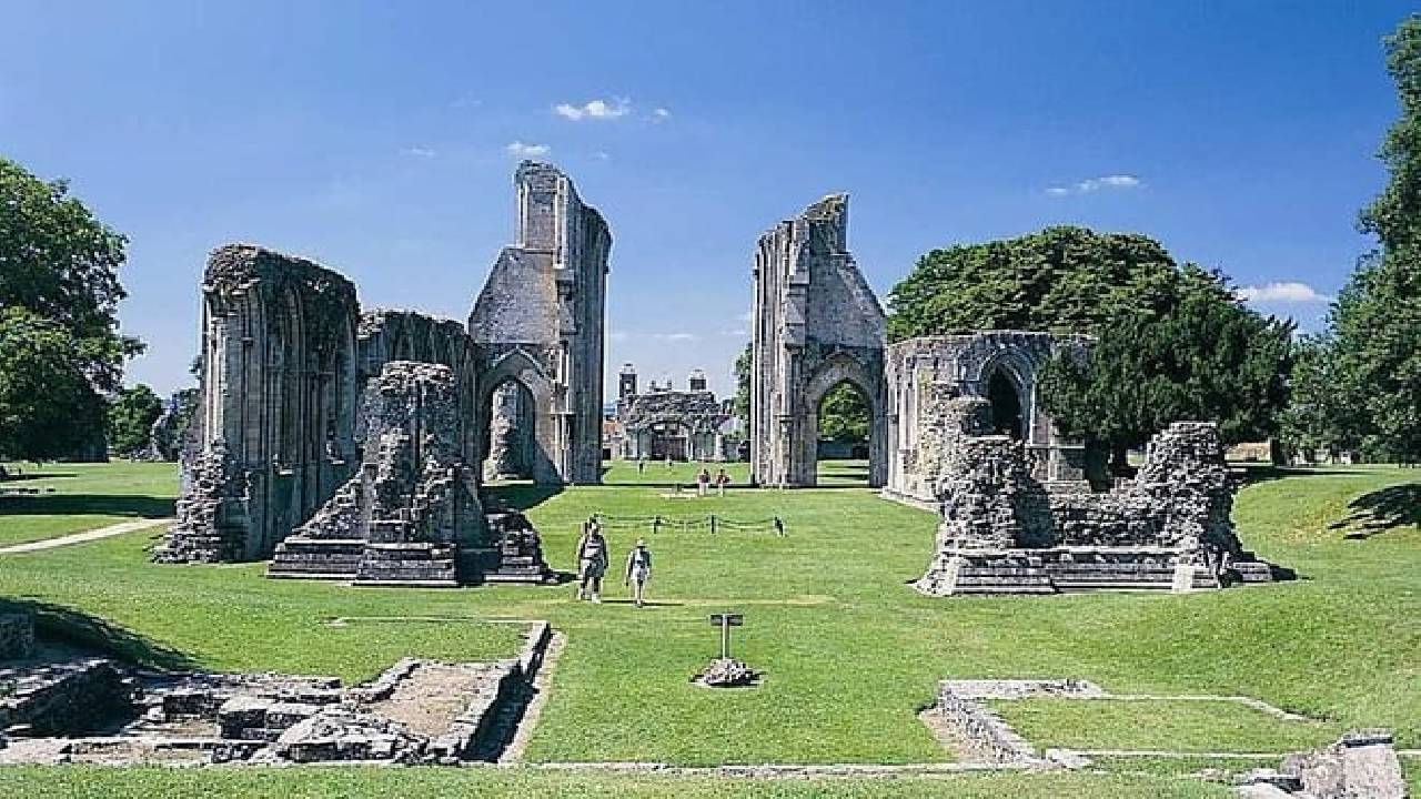 Glastonbury and Cheddar Gorge Guided Day Tour from London