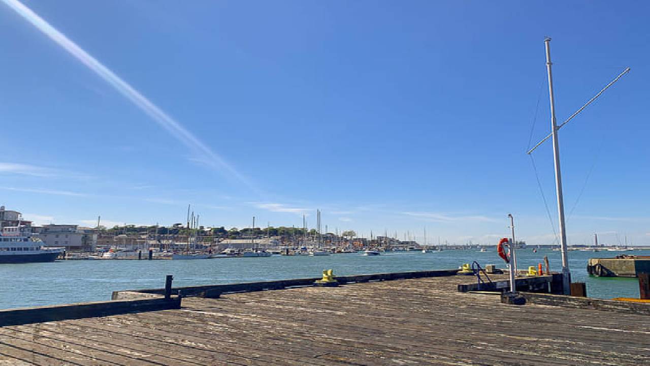 Isle of Wight Day Trip from London Including Osborne House Entry Ticket