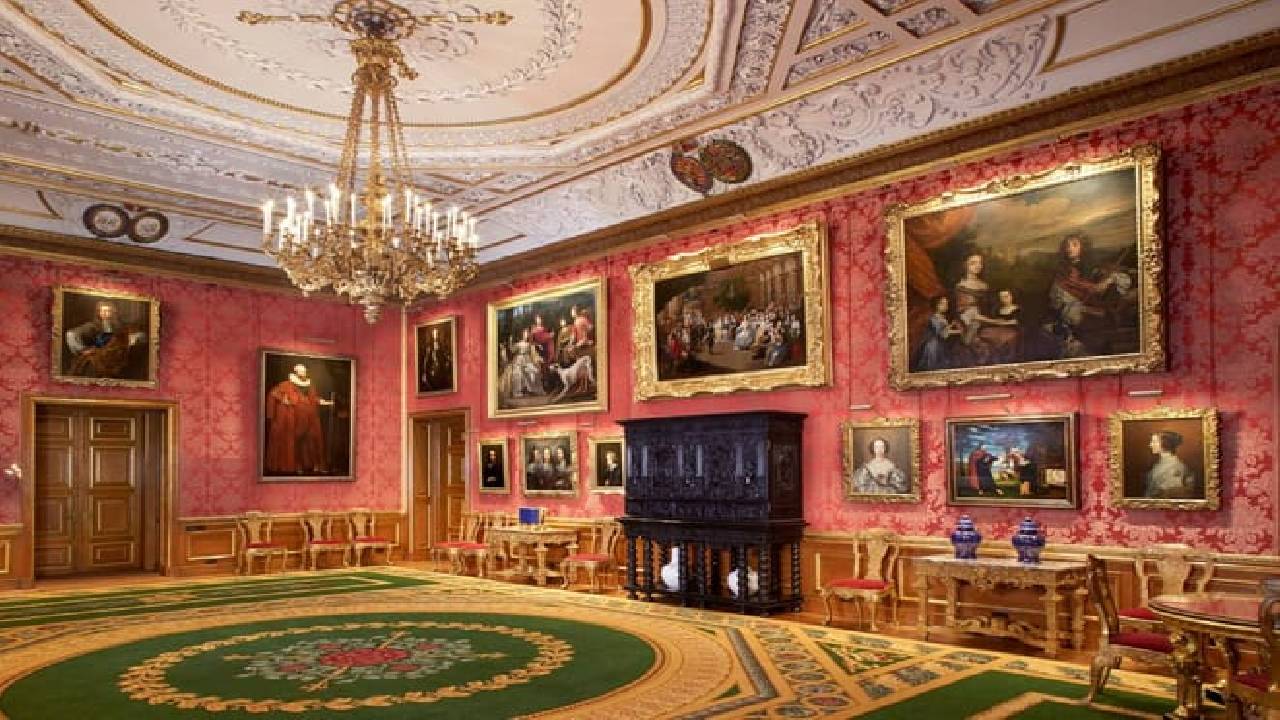 Stonehenge and Windsor Castle Tour from London with Entry Tickets