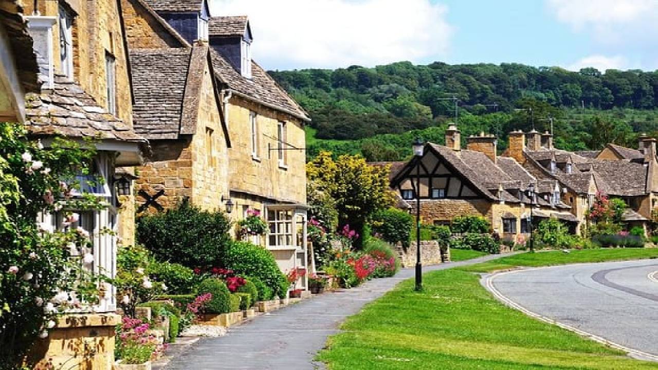 The Cotswolds Guided Day Tour from London