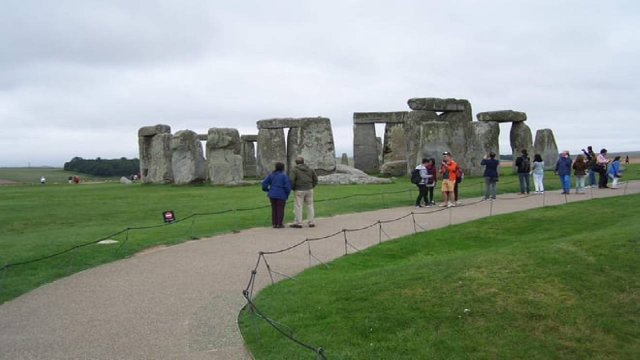 From London: Stonehenge & the Stone Circles of Avebury