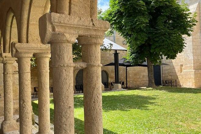 Half day Private Tour in Pomerol & Saint-Émilion in a Citroën 2cv