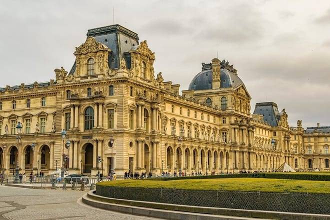 Full Day Paris City Pass: 50 Museums, Unlimited Hop On/Off Cruise