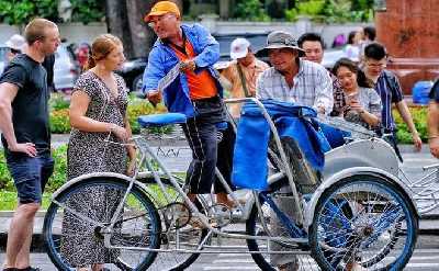 Paris Seine Bicycle Tour, Optional Louvre Entrance