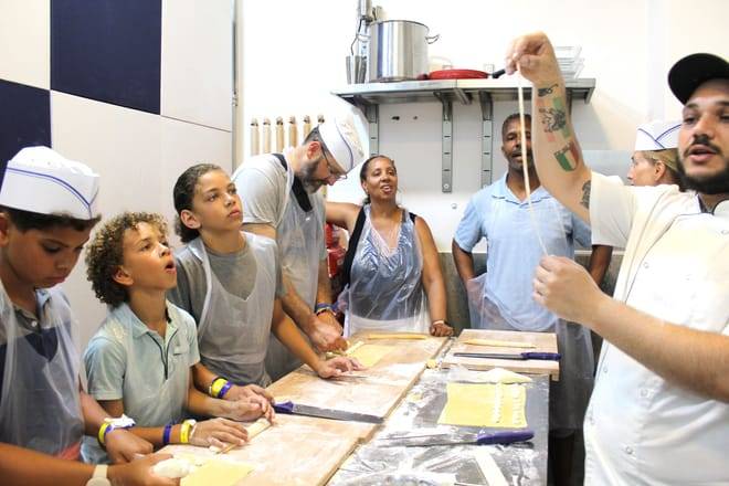 Cooking Class in Naples: Fettuccine Alfredo and Ravioli with Starter and Drink Included