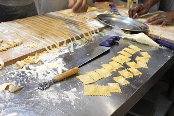 Cooking Class in Naples: Fettuccine Alfredo and Ravioli with Starter and Drink Included